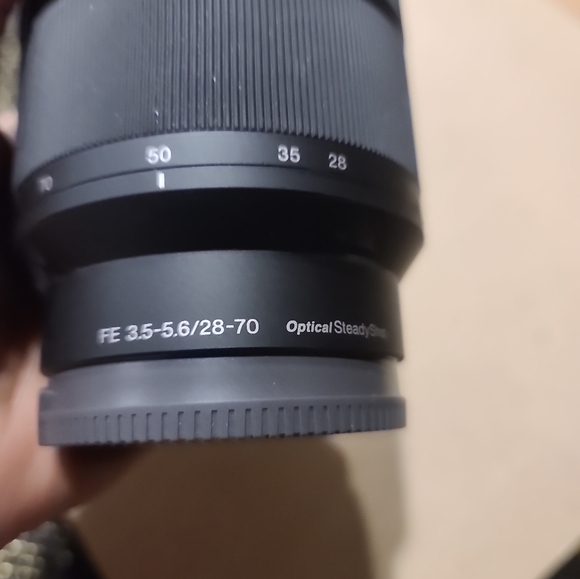 Sony E FE 28-70MM F/3.5-5.6 OSS ZOOM - Picture 2 of 6